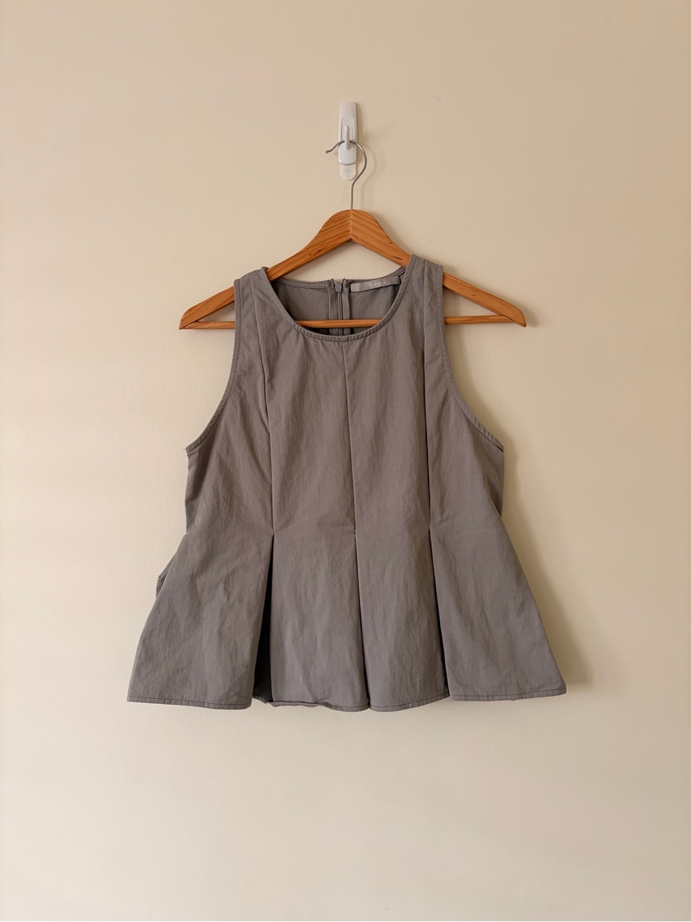muura Gray Sleeveless Pleated Peplum Top